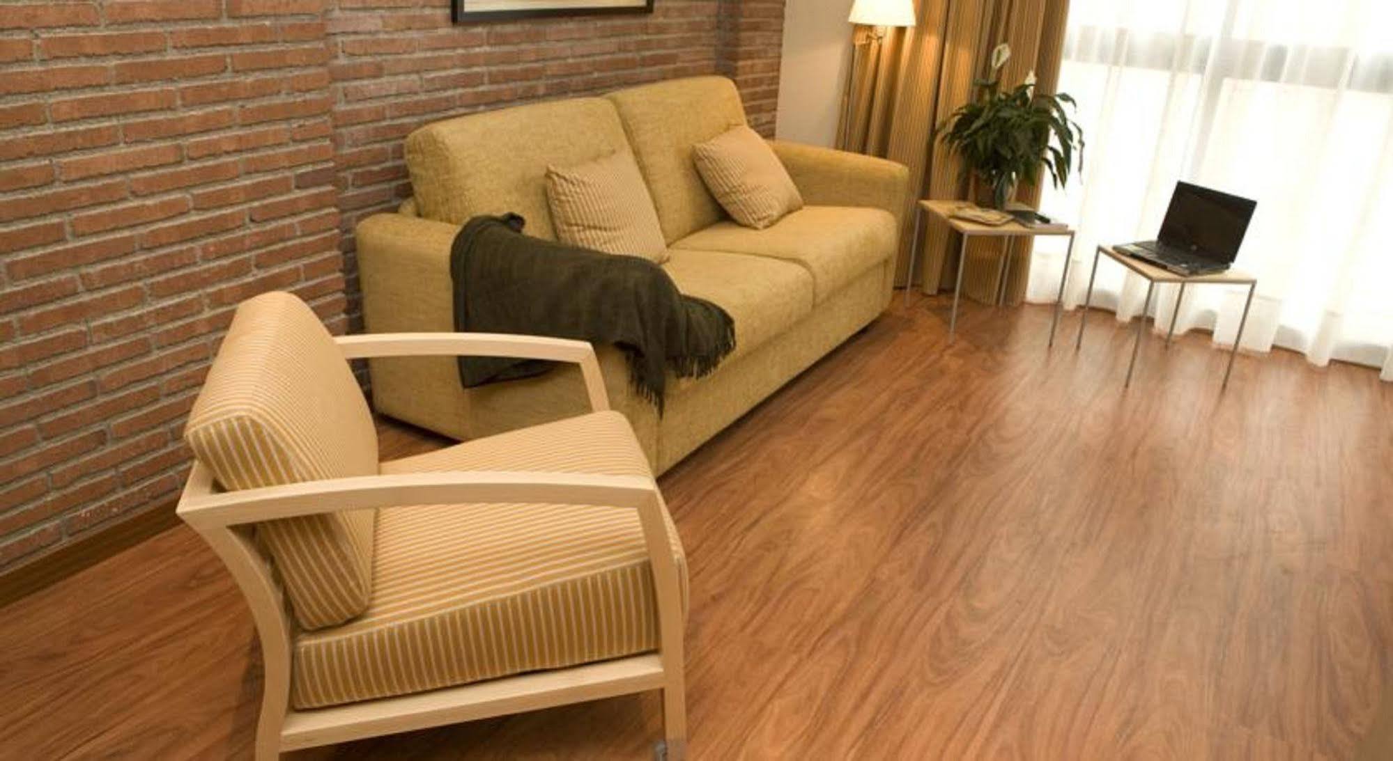Serennia Cest Apartamentos Arc De Triomf Barcelona Ngoại thất bức ảnh